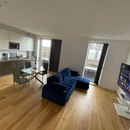 Luxury Top Floor Penthouse Apartment Near Heathrow London Exteriör bild