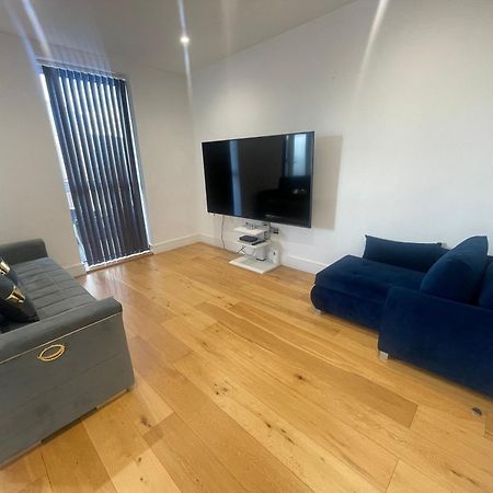 Luxury Top Floor Penthouse Apartment Near Heathrow London Exteriör bild