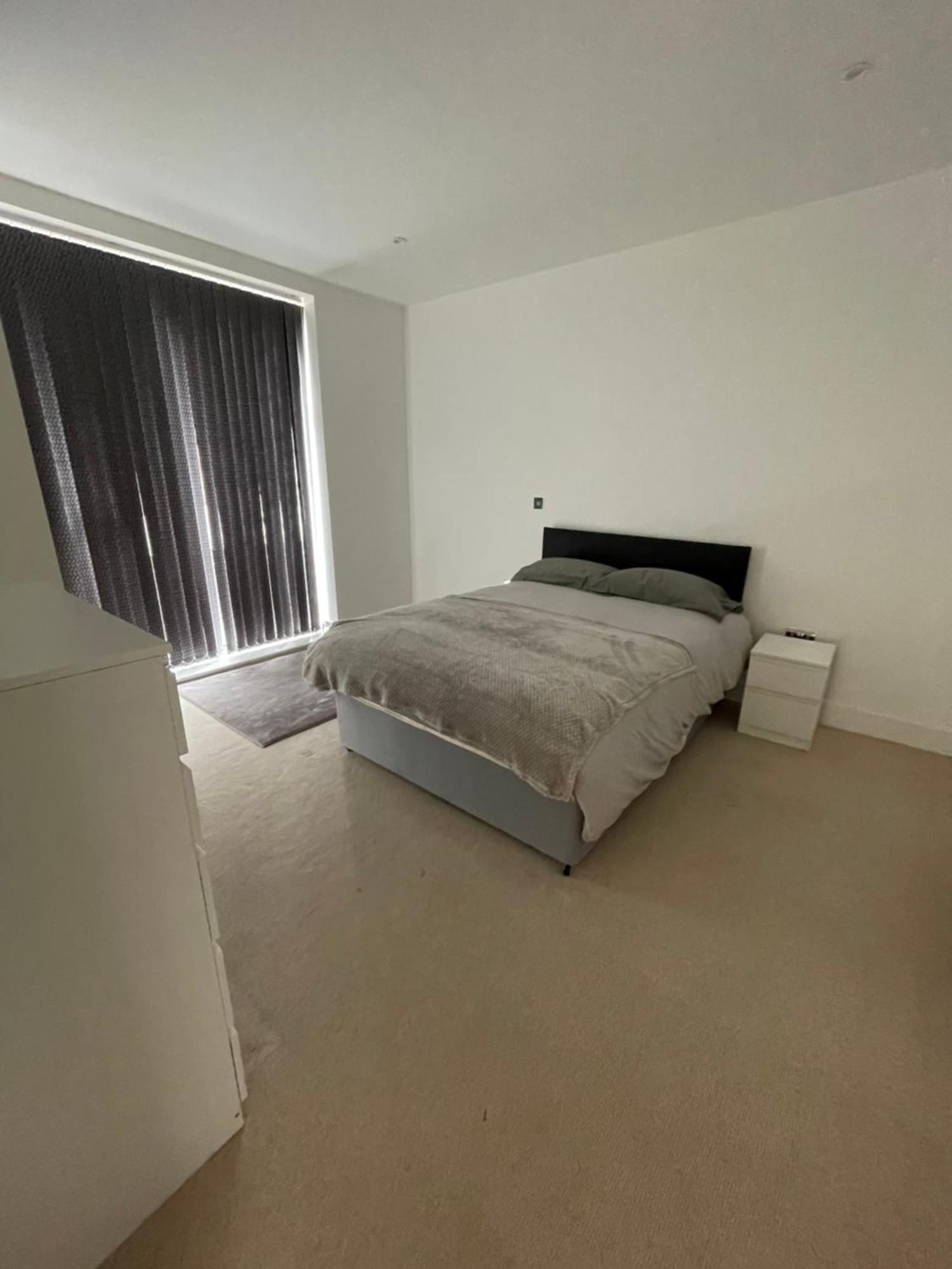 Luxury Top Floor Penthouse Apartment Near Heathrow London Exteriör bild